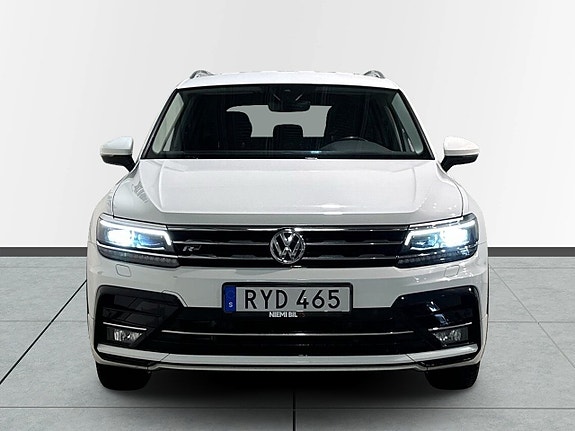 Volkswagen Tiguan Allspace 2 of 5