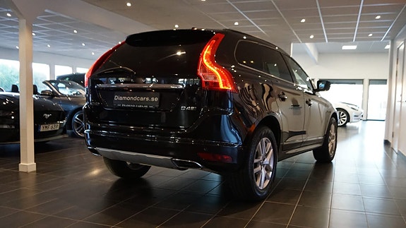 Volvo XC60 2 of 5