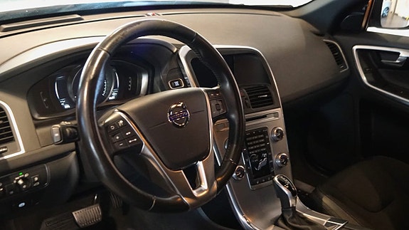 Volvo XC60 7 of 12