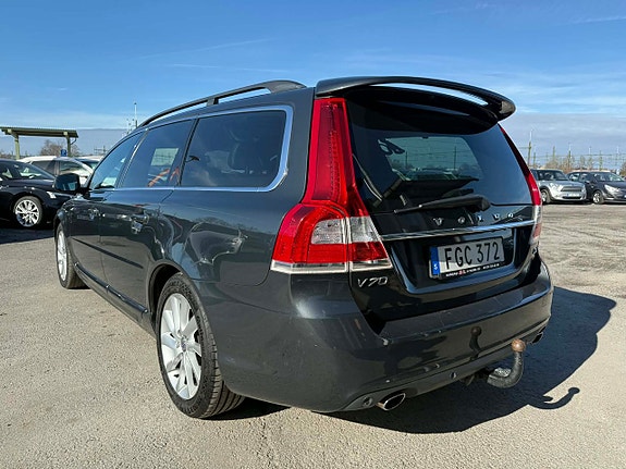 Volvo V70 3 of 5