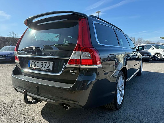 Volvo V70 2 of 5