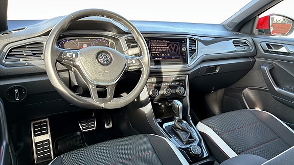 Volkswagen T-Roc 10 of 15