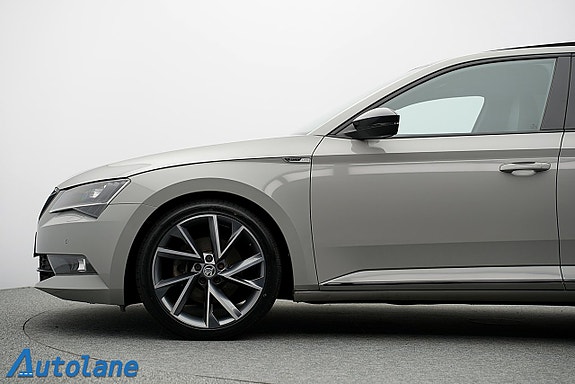 Skoda Superb 13 of 30