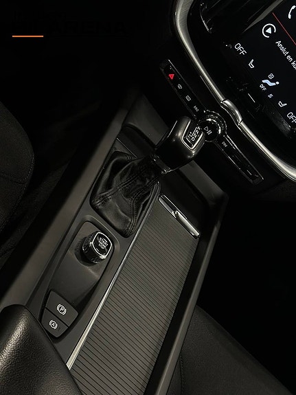 Volvo XC60 15 of 23