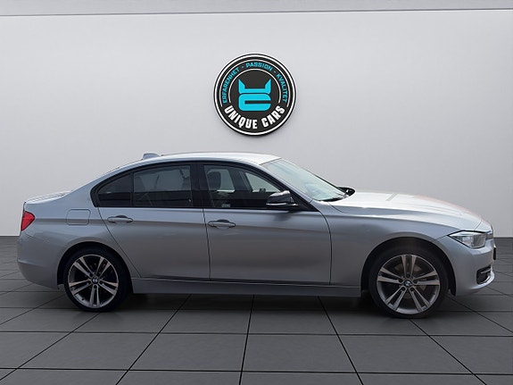 BMW 320 2 of 5