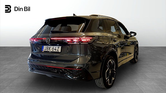 Volkswagen Tiguan 3 of 5