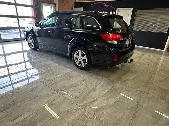Subaru Outback 4 of 5