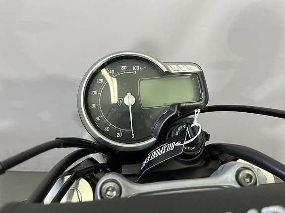 Triumph SCRAMBLER 400X 16 of 17