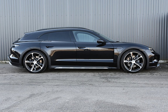 Porsche Taycan Cross Turismo 3 of 5