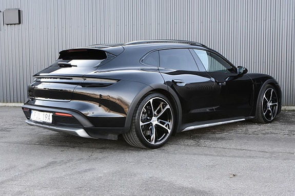 Porsche Taycan Cross Turismo 2 of 5