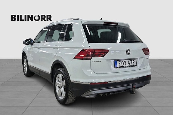Volkswagen Tiguan 2 of 5