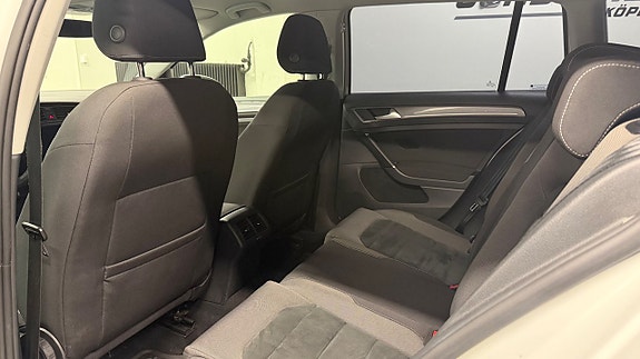 Volkswagen Golf Alltrack 10 of 17