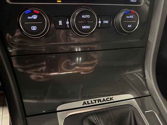 Volkswagen Golf Alltrack 15 of 17