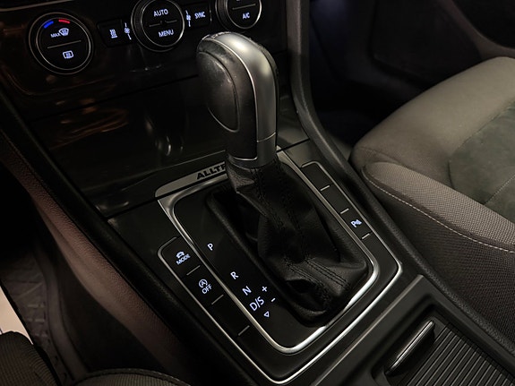 Volkswagen Golf Alltrack 12 of 17