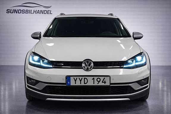 Volkswagen Golf Alltrack 3 of 17