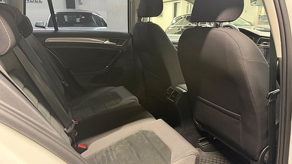 Volkswagen Golf Alltrack 9 of 17