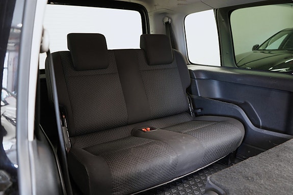 Volkswagen Caddy Maxi 13 of 24