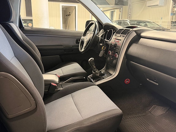 Suzuki Grand Vitara 3-dörrar 1.6 DOHC 16V VVT 4WD 1,95% KampanjRänta 6 of 9