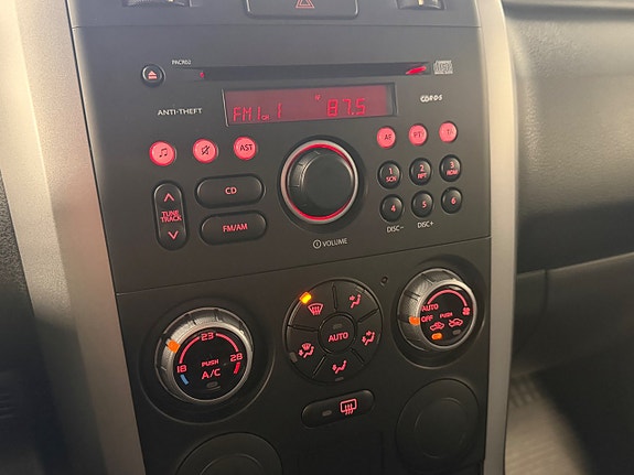 Suzuki Grand Vitara 3-dörrar 1.6 DOHC 16V VVT 4WD 1,95% KampanjRänta 8 of 9