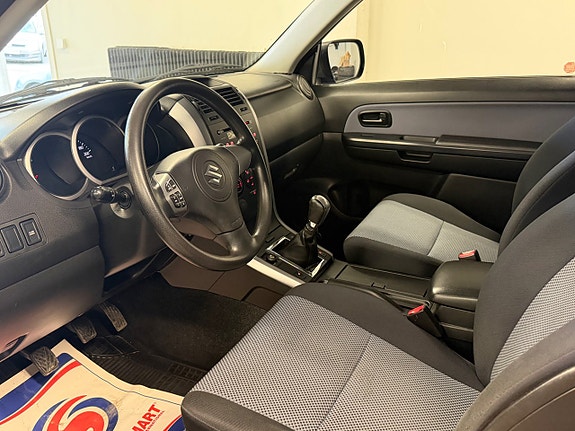 Suzuki Grand Vitara 3-dörrar 1.6 DOHC 16V VVT 4WD 1,95% KampanjRänta 5 of 9