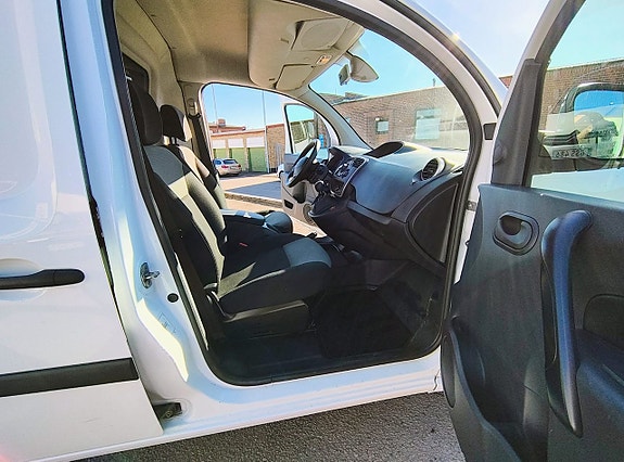 Renault Kangoo Express 12 of 12