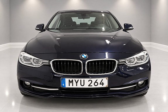 BMW 320 2 of 16