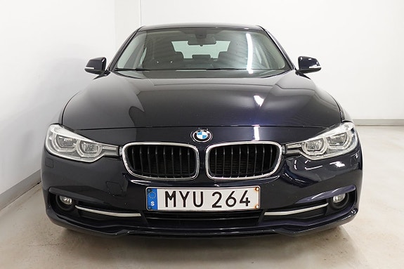 BMW 320 2 of 5