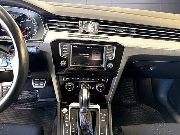 Volkswagen Passat Alltrack 11 of 13
