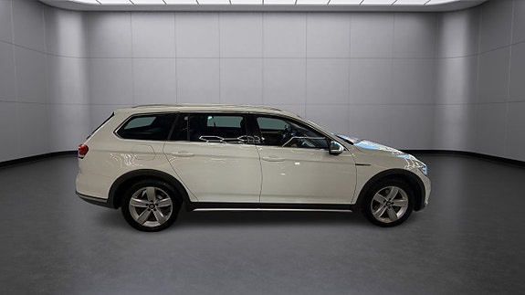 Volkswagen Passat Alltrack 4 of 5
