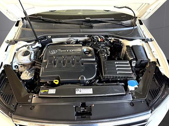 Volkswagen Passat Alltrack 13 of 13