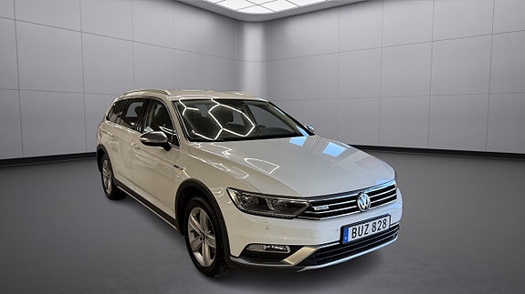 Volkswagen Passat Alltrack 3 of 5