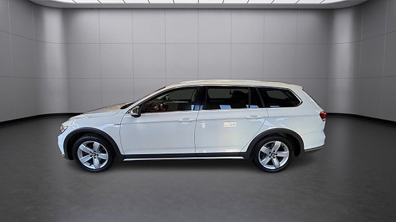 Volkswagen Passat Alltrack 8 of 13