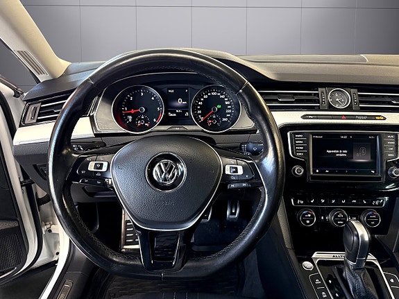 Volkswagen Passat Alltrack 10 of 13