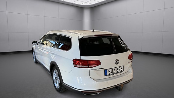 Volkswagen Passat Alltrack 7 of 13