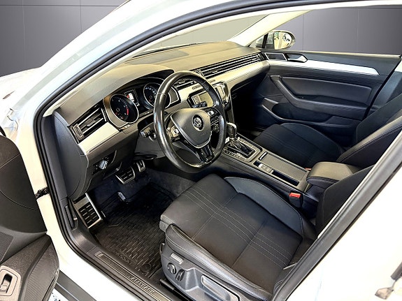 Volkswagen Passat Alltrack 9 of 13