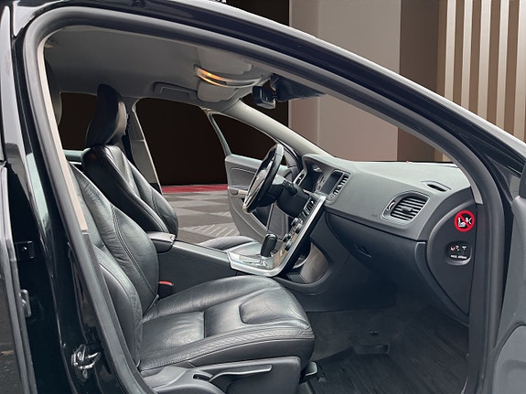 Volvo V60 11 of 18