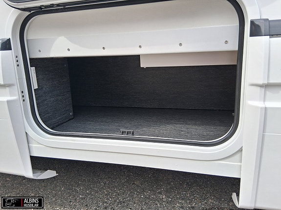 Kabe Imperial Travel Master TRAQ i 830 LGB / Dragkrok / RWD 11 of 21