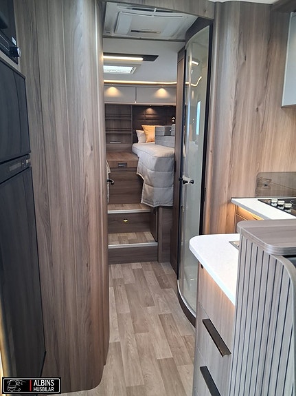 Kabe Imperial Travel Master TRAQ i 830 LGB / Dragkrok / RWD 20 of 21
