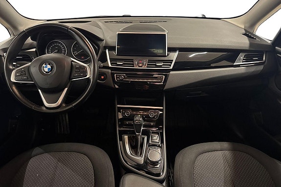 BMW 225xe 11 of 24