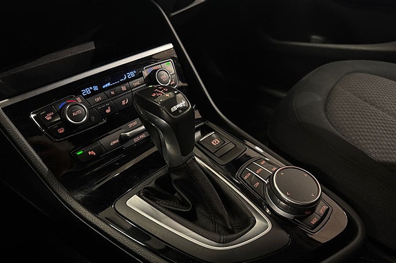 BMW 225xe 16 of 24