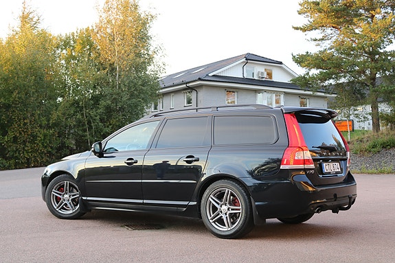 Volvo V70 2 of 7