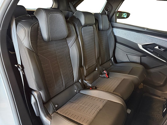 Peugeot 5008 16 of 21