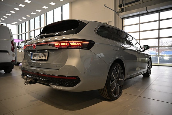 Volkswagen Passat 9 of 30