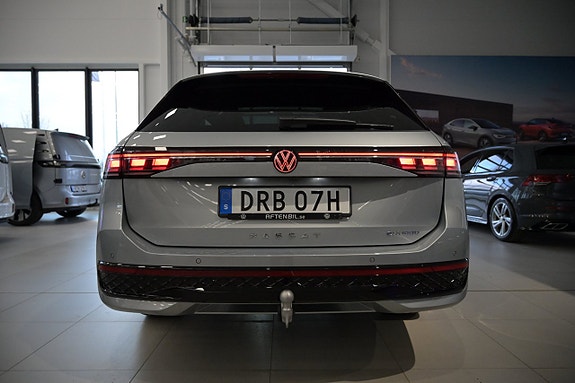 Volkswagen Passat 8 of 30