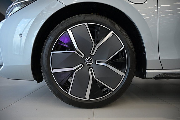 Volkswagen Passat 10 of 30