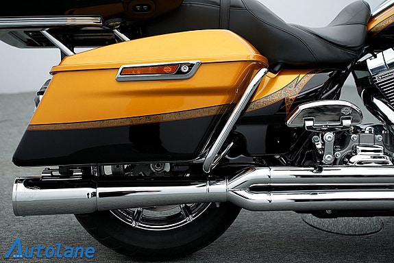 Harley-Davidson FLHTKSE CVO Ultra Limited 10 of 30