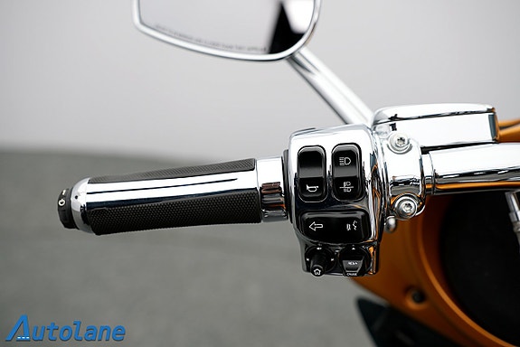 Harley-Davidson FLHTKSE CVO Ultra Limited 18 of 30
