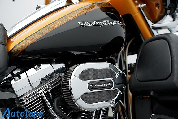 Harley-Davidson FLHTKSE CVO Ultra Limited 30 of 30