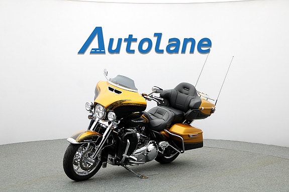Harley-Davidson FLHTKSE CVO Ultra Limited 4 of 30