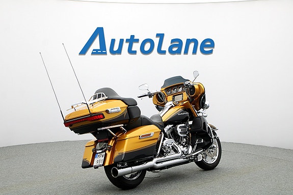 Harley-Davidson FLHTKSE CVO Ultra Limited 5 of 30